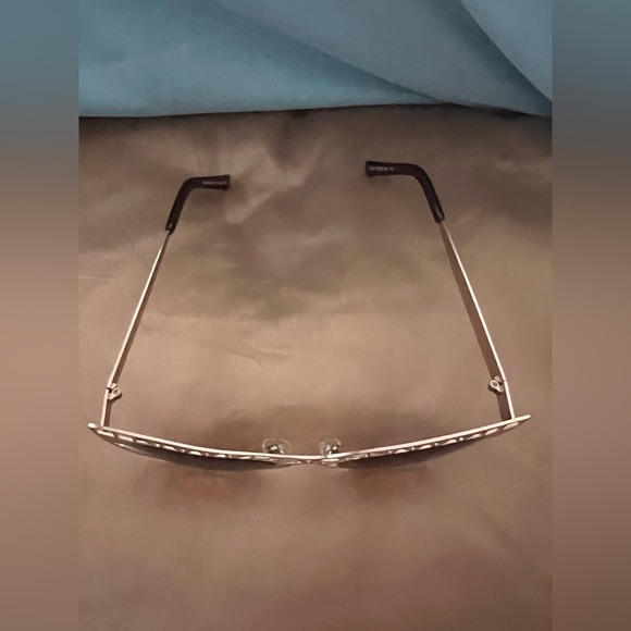 Retro. Cat eye style metal frame sunglasses - Picture 3 of 11